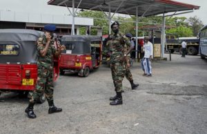 પેટ્રોલ-ડીઝલની અછત : શ્રીલંકાની સરકારે પેટ્રોલ પંપ અને ગેસ સ્ટેશનો પર સેનાને ગોઠવવી પડી; 3 વૃદ્ધોના મોત થયા