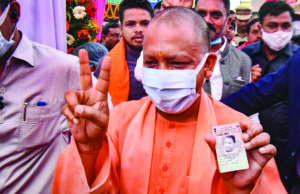 યુપીમાં વિધાનસભા ચૂંટણીના છઠ્ઠા તબક્કા માટે આજે મતદાનનો થયો આરંભ, યોગી મેદાનમાં