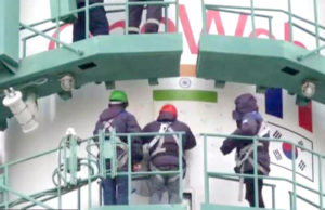 અંતરિક્ષ રોકેટ પર ત્રિરંગો અકબંધ : અમેરિકા-બ્રિટનના રાષ્ટ્રધ્વજને હટાવી લેવાયો