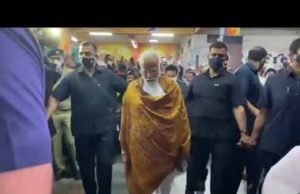 પ્રધાનમંત્રી વારાણસીના કેન્ટ રેલ્વે સ્ટેશનમાં કામકાજની ચકાસણી કરવા પહોંચ્યા, જુઓ Video