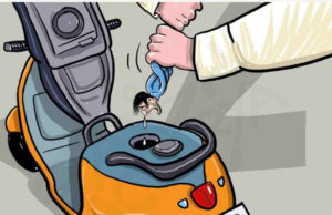 ‘અચ્છે દિન’ની સરકારે 1 દિવસમાં 2 ઝટકાં આપ્યા; પેટ્રોલમાં 80 તો ડિઝલના ભાવમાં 82 પૈસાનો ફરી વધારો કરાયો!