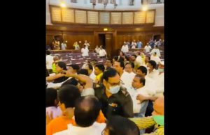 બંગાળ વિધાનસભામાં BJP-TMCના ધારાસભ્યોએ છૂટાં હાથની મારામારી કરી, 5 બીજેપી ધારાસભ્યો સસ્પેન્ડ કરાયાં, જુઓ Video