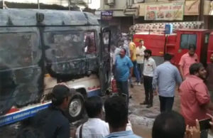 ‘સંજીવની સળગી ઊઠી’; ડીસામાં ડોકટર હાઉસ પાસે “108” એમ્બ્યુલન્સ સળગી ઉઠી, કોઈ દર્દી કે સ્ટાફ હાજર ન હોવાથી જાનહાનિ થતા અટકી!