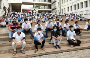 તબીબોને રાહત: ગુજરાતમાં બોન્ડેડ MBBS ડોકટરોનું માસિક ફિક્સ વેતન 63 હજારથી વધારીને 75 હજાર કરાયું, 88 હજાર ડોક્ટરને મળશે લાભ!