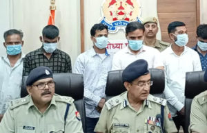 અયોધ્યામાં રમખાણ ફેલાવવાનું ષડયંત્ર; મસ્જિદની બહાર માંસ અને પવિત્ર પુસ્તક, આપત્તિજનક પેમ્પલેટ ફેંકનારા હિન્દુ નીકળ્યા, સાતની કરાઈ ધરપકડ!?