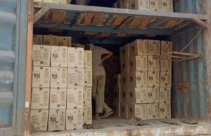 દારૂબંધીના ધજાગરા ઉડાડ્યા; દારૂ ભરેલા કન્ટેનરનું પાયલોટિંગ કરવાની આંશકા સાથે રાજકોટ ક્રાઈમબ્રાંચના PSI સહિત 4 કોન્સ્ટેબલ પકડાયા!