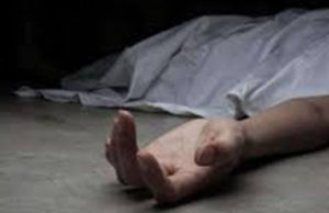 સુરતમાં 2 સંતાનો નોધારા; ઘરના કંકાસમાં પત્નિની ગળેફાંસો આપી હત્યા કર્યા બાદ પતિએ ટ્રેન નીચે પડતું મૂકીને કર્યો આપઘાત!