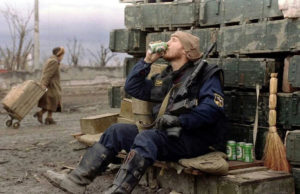 યુક્રેનના નાગરિકોએ રશિયાના સૈનિકોને ખવડાવી ‘ઝેરી બ્રેડ અને પીવડાવ્યું ઝેરી દારૂ’; બેના મોત, 500 સૈનિકો ગંભીર રીતે બિમાર!