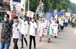 ‘માત્ર આશ્વાસન મળ્યું’; ગુજરાતના 10 હજાર તબીબો આવતીકાલથી જશે હડતાળ પર, સરકારી હોસ્પિ.માં ઓપીડી, ઇમરજન્સી સહિતની સેવાઓ ખોરવાશે!