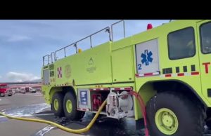 કોસ્ટારિકામાં ઈમરજન્સી લેન્ડિંગ દરમિયાન ‘કાર્ગો પ્લેન’ રનવે પર જ લપસી પડ્યું, સેકન્ડ્સમાં પ્લેન થયા બે ટુકડા,જુઓ Video