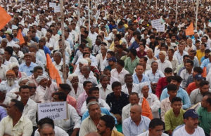 રાત્રે ગામમાં સભા અને સવારે રેલી; બનાસકાંઠાનાં 125 ગામના 25 હજારથી વધુ ખેડૂતોએ પાણી મુદ્દે શરૂ કર્યું ‘જળ આંદોલન’, પાલનપુરમાં ખેડૂતોની રેલી!