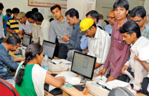 અમદાવાદીઓએ 2 મહિનામાં જ 412 કરોડ રૂપિયાનો એડવાન્સ ભર્યો ટેક્સ, 56% લોકોએ ઓનલાઇન ભર્યો ટેક્સ, 4 લાખ કરદાતાએ ‘ટેક્સ રિબેટ’નો લીધો લાભ!