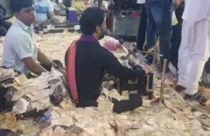 લોકડાયરામાં 500 અને 2,000ની નોટોનો થયો ‘વરસાદ’; કેશોદમાં આહિર સમાજના ડાયરામાં સતત 2 કલાક સુધી 1 કરોડથી વધારે રૂપિયા ઉડાડ્યા!