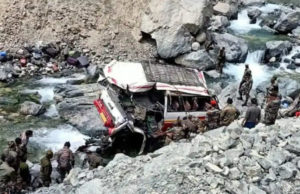 લદ્દાખના તુર્તક સેક્ટરમાં સેનાનું વાહન 60 ફૂટ નીચે શ્યોક નદીમાં ખાબક્યું, સાત જવાન શહીદ, કુલ 26 જવાન ફોરવર્ડ પોસ્ટ જઈ રહ્યા હતા!