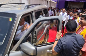 કટાક્ષ : ભૂપેન્દ્ર પટેલની શૈલેષ પરમારને ‘ઓફર’; જામનગરમાં કારમાં બેસી મુખ્યમંત્રીએ પરમારને કહ્યું- ‘તમારે આવવાનું હોય તો બેસી જાઓ હાલો!’