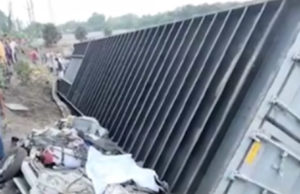 નવસારી : કન્ટેનર અને CNG કાર વચ્ચે અકસ્માત; કારમાં સવાર કન્યા સહિત 6ના ઘટનાસ્થળે મોત, કેબિનેટ મંત્રી નરેશ પટેલ ઘટના સ્થળે પહોંચ્યા!