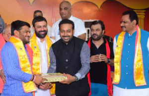 ‘હમ સાથ સાથ હૈ’: જામનગરના “લોકડાયરા”માં જીતુ વાઘાણી, હાર્દિક પટેલ અને જયેશ રાદડિયા સાથે દેખાયા એક મંચ પર, રાજકીય અટકળો તેજ!