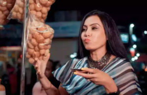 ટીવી એક્ટ્રેસ કામ્યા પંજાબી “પાણીપુરી”માં ખાવામાં એવી મગ્ન થઈ કે 1 લાખ રૂપિયાનું કવર જ ભૂલી ગઈ!