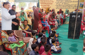 મધ્ય પ્રદેશમાં મંત્રીની મનમાની; ફોટો પડાવવા મહિલાનો ખેંચ્યો “ઘૂંઘટ” અને પૂજા બાદ કન્યાઓને ખુરશી પરથી ઉભી કરી “બેસાડી દીધી જમીન” પર!