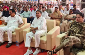 ‘કોકડું ગૂંચવાયું’: જામનગરમાં આયોજિત ભાગવત સપ્તાહમાં એક જ મંચ પર પાટીલ અને પટેલે આપી હાજરી, 4 દિવસમાં નરેશ પટેલની બીજીવાર હાજરી!