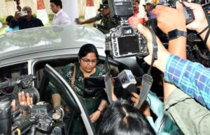 2 દિવસની સતત પૂછપરછ બાદ આજે EDએ પૈસાની ‘ખાણ’વાળી IAS પૂજા સિંઘલ, પતિની કરી ધરપકડ!?