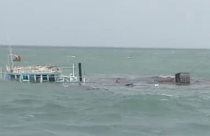 મધદરિયે જીવન-મરણનો જંગ; દેવભૂમિ દ્વારકાના સલાયાથી પોરબંદર જઈ રહેલું “400 ટન કેપેસિટી”નું વહાણ ડૂબ્યું, વહાણમાં સવાર 6 ખલાસીઓનું રેસ્ક્યૂ!