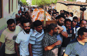 24 કલાકમાં 2 સરકારી કર્મીની હત્યા; કાશ્મીરી પંડિત રાહુલ ભટ્ટની હત્યામાં સંડોવાયેલા 3 આતંકવાદીઓને સુરક્ષાદળોએ 24 કલાકમાં ઠાર કરી લીધો બદલો!