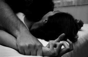 “Fecebook ફ્રેન્ડ સાથે અમદાવાદની પરિણીતાની મિત્રતા”, યુવકે લગ્નની લાલચે આચર્યું દુષ્કર્મ, પતિ નાઇટ શિફ્ટમાં જાય એટલે યુવક પહોંચી જતો ઘરે!