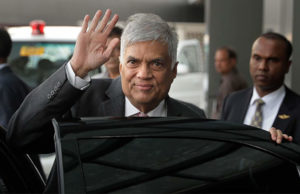 શ્રીલંકાના પ્રધાનમંત્રીએ કહ્યું- દેશવાસીઓ સમક્ષ ખોટું નહીં બોલું, અમારા દેશની પાસે માત્ર 1 દિવસનું પેટ્રોલ વધ્યું, 1 વર્ષમાં 45 અબજ ડોલરનું થયું નુકસાન!