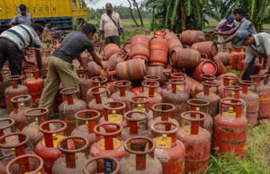 મોંઘવારીના મારથી જનતા પરેશાન : CNGના ભાવમાં આજથી મુંબઈમાં 4 રૂ.નો વધારો; મુંબઈમાં PNGના ભાવમાં પણ 3 રૂ.નો વધારો ઝીકાયો!