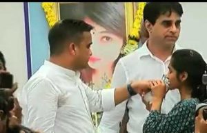 “દાદીના ગૃહમંત્રીએ આંસુ લૂછ્યાં”; હર્ષ સંઘવીએ ગ્રીષ્માના પરિવારને મળી સાંત્વના પાઠવી કહ્યું, માતા -પિતાને આપેલો વાયદો પૂર્ણ થયો, જુઓ Video