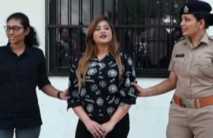 વિવાદીત ટિકટોક ગર્લની ધરપકડ; મારામારીની અદાવતમાં બિભત્સ લખાણ મુદ્દે કીર્તિ પટેલ વસ્ત્રાપુર પોલીસ સમક્ષ થઈ હાજર, અન્ય આરોપી હજુ ‘છૂ’!