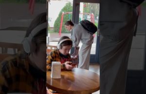 Exclusive : એન્જેલિના જોલીએ યુક્રેનના લ્વીવની ઓચિંતી લીધી મુલાકાત, લોકો આશ્ચર્યમાં મૂકાયાં, એક્ટ્રેસે કહ્યું, ‘હું સલામત છું’! જુઓ Video