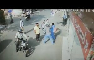 નર્સની છેડતી : રાજકોટમાં દારૂડિયાએ જાહેર રસ્તા પર નર્સને પકડી 10થી વધુ તમાચા ઝીંક્યા, લોકોએ પકડી બરાબરનો ચખાડ્યો મેથીપાક, જુઓ Video!