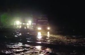 પ્રોજેક્ટમાં ભંગાણ : વગર વરસાદે રોડ પર નદી વહી!, વડોદરામાં સિંઘરોટ પાણીની લાઈન પ્રધાનંત્રીના આવતા પહેલાં જ તૂટી, આખી રાત ચાલ્યું રિપેરિંગ!