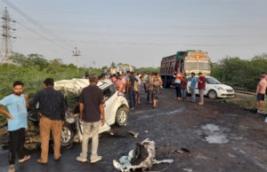 વહેલી પરોઢે ગોઝારો અકસ્માત : ભાવનગરના નવાબંદર રોડ પર ટ્રક સાથે કાર ધડાકાભેર અથડાઇ, કારમાં સવાર ચાર લોકોનાં ઘટનાસ્થળે મોત!