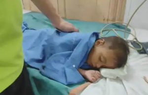 ધ્રાંગધ્રામાં 500 ફૂટ ઊંડા બોરમાં પડેલા શિવમના પિતાએ કહ્યું- ‘મારી પત્નીએ બોરમાંથી રડવાનો અવાજ સાંભળ્યો, આર્મીના જવાનોએ 40 મિનિટમાં જ રેસ્ક્યૂ કરીને બચાવ્યો ‘જીવ’, જુઓ Video