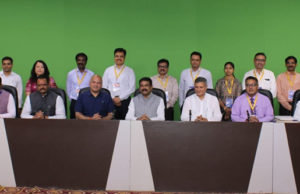 મહાત્મા મંદિરે 2 દિવસીય બેઠક : જિતુ વાઘાણી અને સિસોદિયા 1 ગાડીમાં બેઠા; શિક્ષણ મુદ્દે ગાંધીનગરમાં વાઘાણી અને સિસોદિયા એક ટેબલ પર દેખાયા!