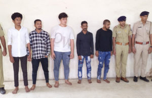 નૂપુર વિરોધ; સુરતમાં રોડ પર પોસ્ટર લગાવનાર, પ્રિન્ટીંગ કરનાર સહિત પાંચ લોકોની કરી ધરપકડ, ત્રણના ફોનમાંથી ઉશ્કેરણીજનક મળ્યા વીડિયો!