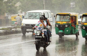 અમરેલી જિલ્લા અને પંથકમાં સતત ચોથા દિવસે મેઘરાજા મન મૂકીને વરસી રહ્યા છે, સાવરકુંડલાના વિજપડી ગામમાં ધોધમાર વરસાદ, જુઓ Video