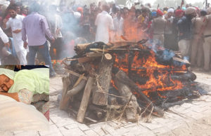 મૂસેવાલા પંચમહાભૂતમાં વિલીન; પિતાએ પાધડી ઉતારીને લોકોનો આભાર માન્યો; મૂસેવાલાની અંતિમ યાત્રા તેમની પસંદગીના ટ્રેક્ટરમાં નીકળી!