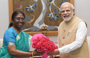 ઓછી લીડથી જીત મેળવ્યા બાદ આજે ભારતના વડાપ્રધાન તરીકે મોદીએ શપથ લીધા