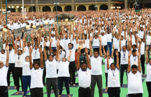 આંતરરાષ્ટ્રીય યોગ દિવસ : મૈસૂર પેલેસ ગ્રાઉન્ડમાં 15,000 લોકો સાથે પ્રધાનમંત્રી કર્યો “યોગાભ્યાસ”; ‘યોગ દેશ અને વિશ્વમાં શાંતિ લાવી શકે છે’ : મોદી