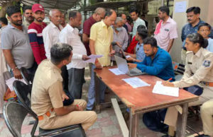 રાજકોટમાં લોક અદાલતમાં ઇ-મેમોના દંડની રકમ પોલીસ લઇ લીધી પણ કોઈને વાહનચાલકોને ન આપી રસીદ, માત્ર સાદા ચોપડામાં કરી એન્ટ્રી!