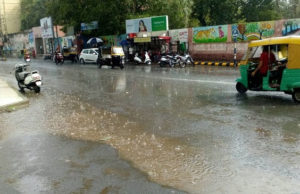 આવી મેઘસવારી…?! રાજકોટમાં ગાજવીજ સાથે વરસાદ : મોરબી રોડ, માધાપર સહિતના વિસ્તારોમાં વીજળીના કડાકા ભડાકા સાથે ધોધમાર વરસાદ!