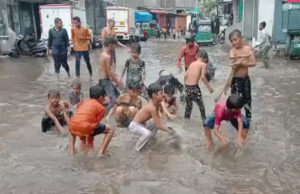 સુરતમાં વહેલી સવારથી સાર્વત્રિક વરસાદ, વરાછા-લિંબાયતમાં 2 કલાકમાં 1 ઈંચ ખાબક્યો, 2 કલાકમાં તો બધું થયું પાણી-પાણી, રસ્તા બધે બ્લોક!