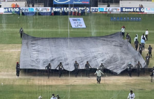 ભારત-આફ્રિકા ચોથી ટી20; રાજકોટમાં ધોધમાર વરસાદ પડ્યો, પિચને કવર્સથી ઢાંકી દેવાઈ; મેચ અંગે સસ્પેન્સ યથાવત, ભારત સતત ચોથો ટોસ હાર્યું!