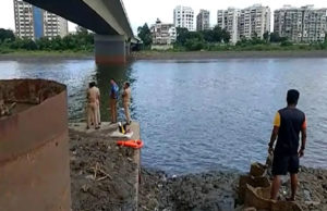 પ્રેમી-પંખીડાની છલાંગ; સુરતમાં કામરેજના ખોલવડ પુલ પરથી યુવક અને યુવતીએ તાપી નદીમાં છલાંગ લગાવી, બંનેની જ્ઞાતિ અલગ હોવાથી કર્યો આપઘાત!