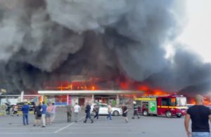 એક પછી એક 14 છોડી મિસાઈલ; પુતિનની સેનાએ ક્રેમેનચુકના શોપિંગ મોલ પર છોડી મિસાઈલ; વિદેશી દેવું ચૂકવવાની ડેડલાઈન ચૂક્યું રશિયા, જુઓ Video