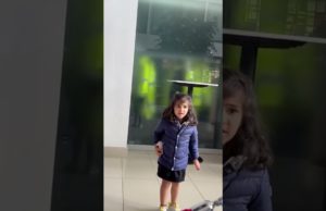 ‘હિટમેન’ને કોરોના: રોહિતની તબિયત વિશે દીકરીએ જણાવ્યું : ફેન્સે પૂછ્યું- પપ્પા ક્યાં છે? ક્યૂટ અંદાજમાં કહ્યું- રૂમમાં આરામ કરી રહ્યા છે, જુઓ Video